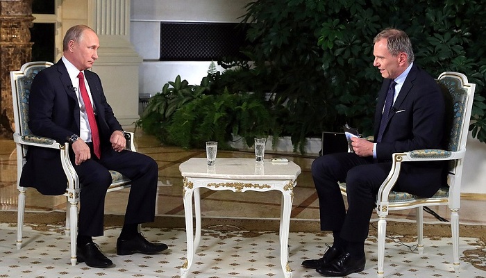 Putin dostal pri rozhovore s rakúskym moderátorom zabrať